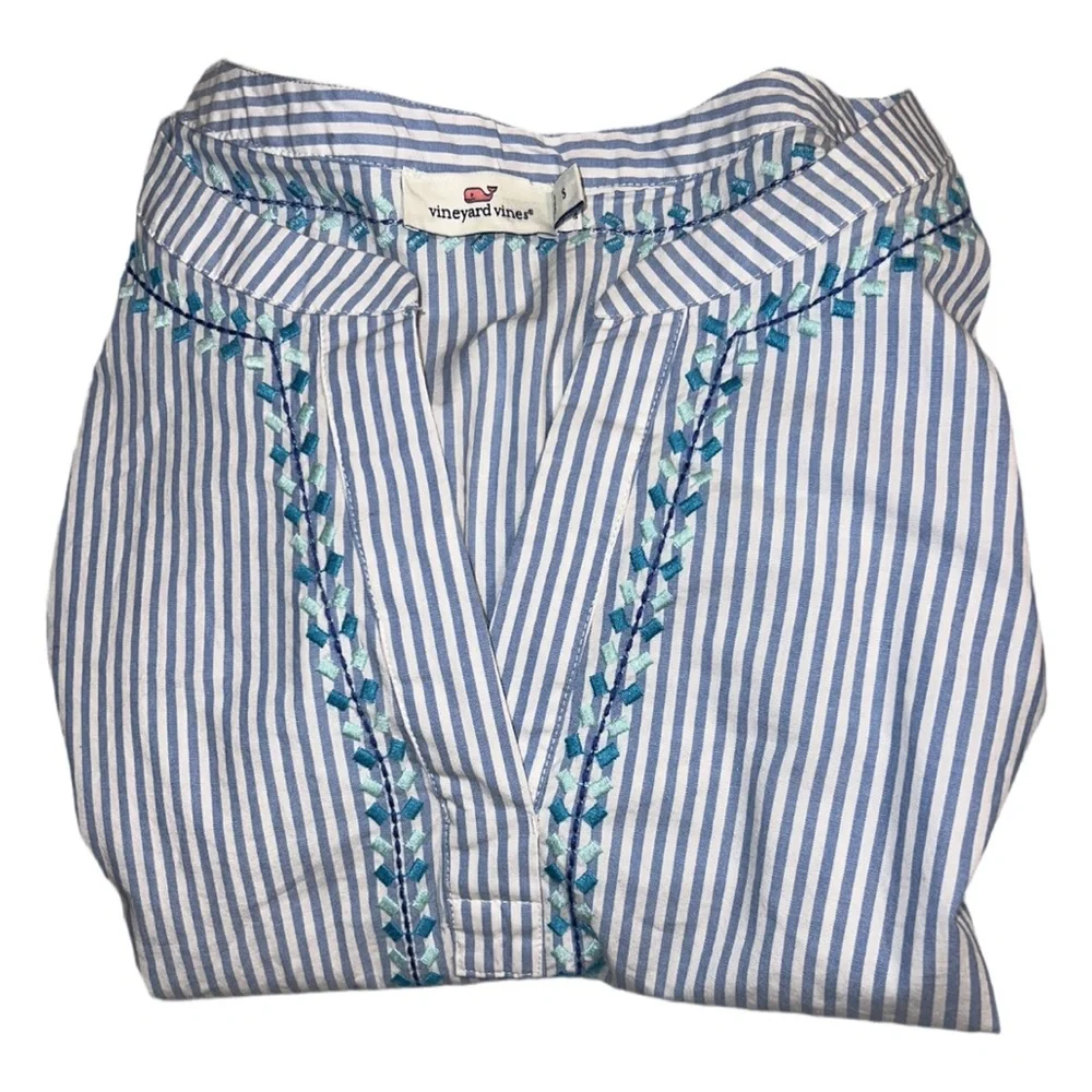 Vineyard Vines Seersucker Embroidered Savannah Top🌹 - Picture 3 of 10